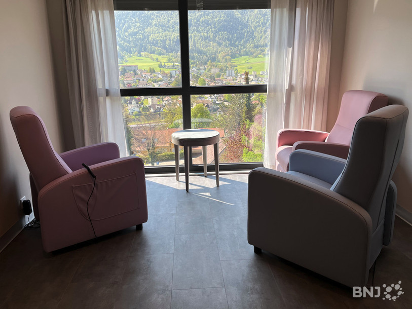 Les résidents pourront prendre du bon temps en admirant le paysage prévôtois, tout en étant bien assis dans un fauteuil confortable.