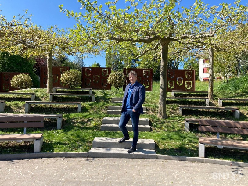 Christian Luder, sur la place du village.