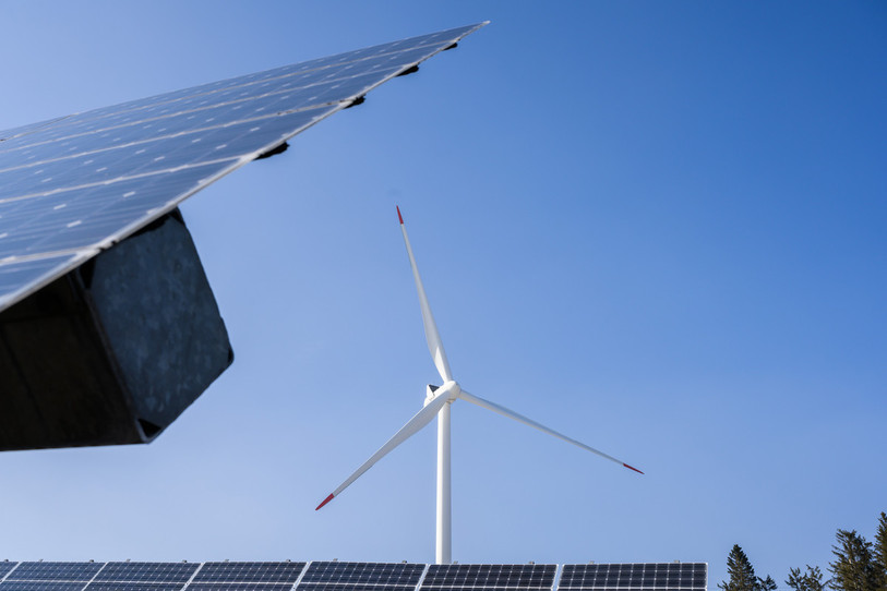 La production énergétique du Swiss Energypark n'est pas toujours en phase avec la demande. Le site va étudier dans quelle mesure il est possible d'utiliser d'anciennes batteries de véhicules électriques pour stocker le surplus. (Photo : Patrice Schreyer)