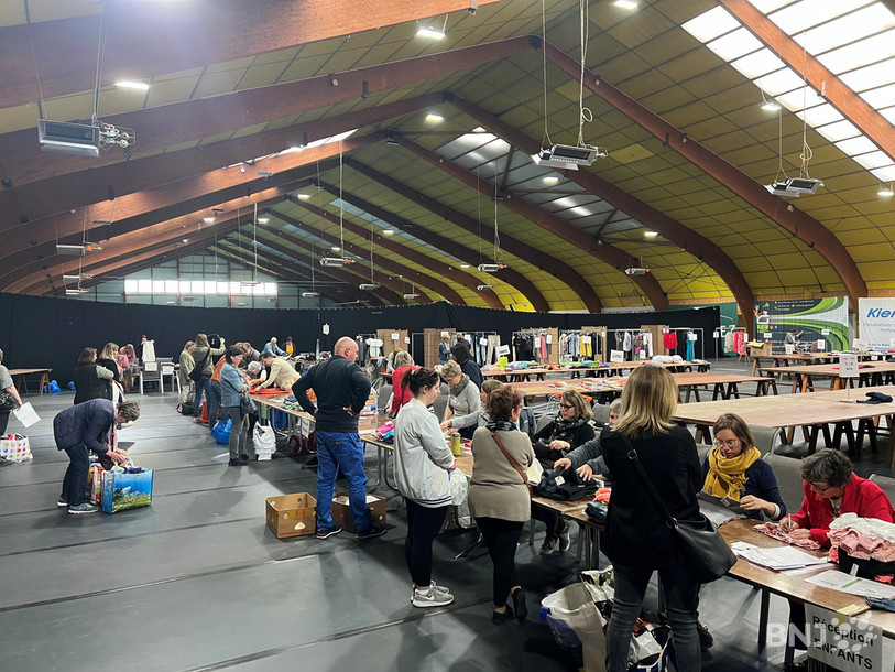 Ils étaient déjà nombreux mercredi matin à venir déposer leurs vêtements.