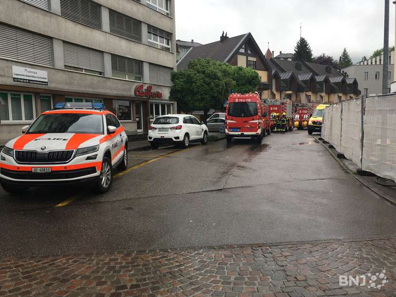 Les pompiers, la police et une ambulance ont été envoyés sur place via le chemin des Bats.