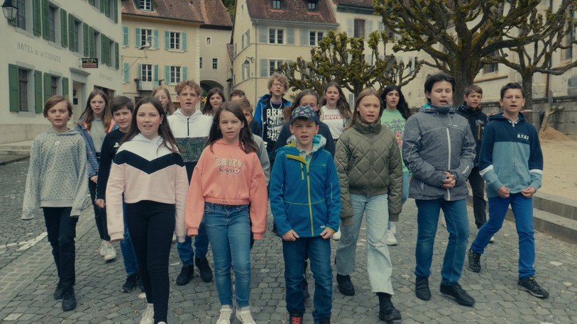 Les élèves de 7 et 8H du cercle scolaire du Clos du Doubs se sont filmés dans les rues de St-Ursanne. (Photo: Un monde sans histoire / Sébastien Déboeuf)