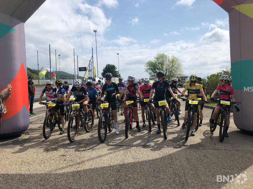Les dames prêtes à s'élancer sur les 24km prévus dans la forêt de Chaumont.