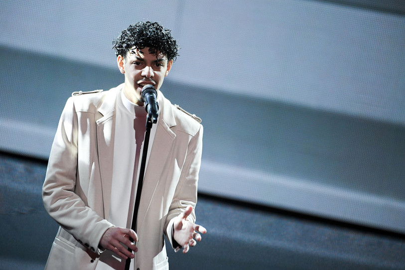 Loris lors de son Super Cross Battle dans The Voice, samedi soir sur TF1. (Photos : Lionel Guericolas / Bureau 233 / ITV / TF1)