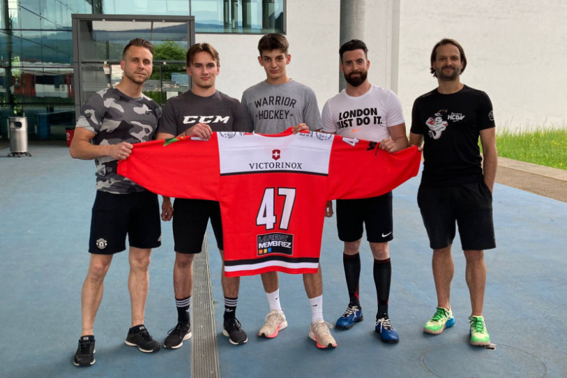Quatre des cinq nouvelles recrues du HCDV : de gauche à droite, Jérôme Péteut, Tim Koller, Thibaut Henry, Gaëtan Struchen et l’entraîneur physique Julien Spinelli (photo : HCDV).