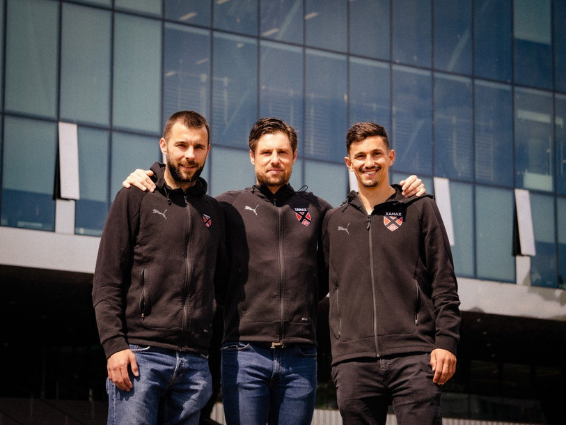 Igor Djuric, Laurent Walthert et Mike Gomes  (de gauche à droite) ne joueront plus avec Xamax. (Photo : Neuchâtel Xamax)