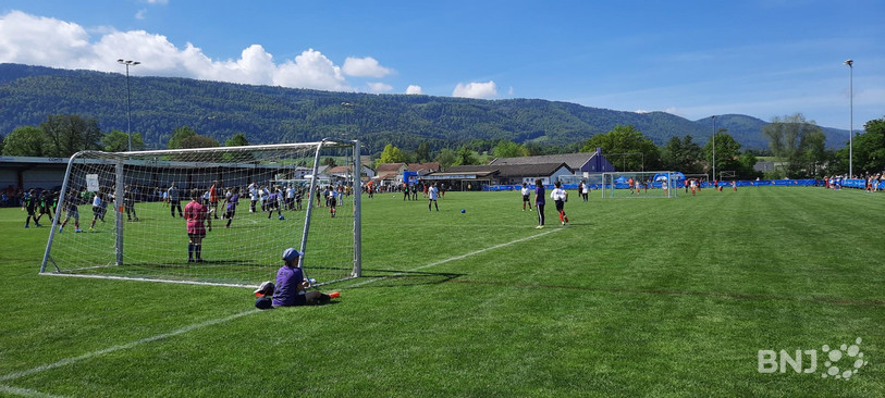 La jeunesse foule les pelouses aujourd'hui pour la Coupe Crédit Suisse, comme ici à Courtételle.