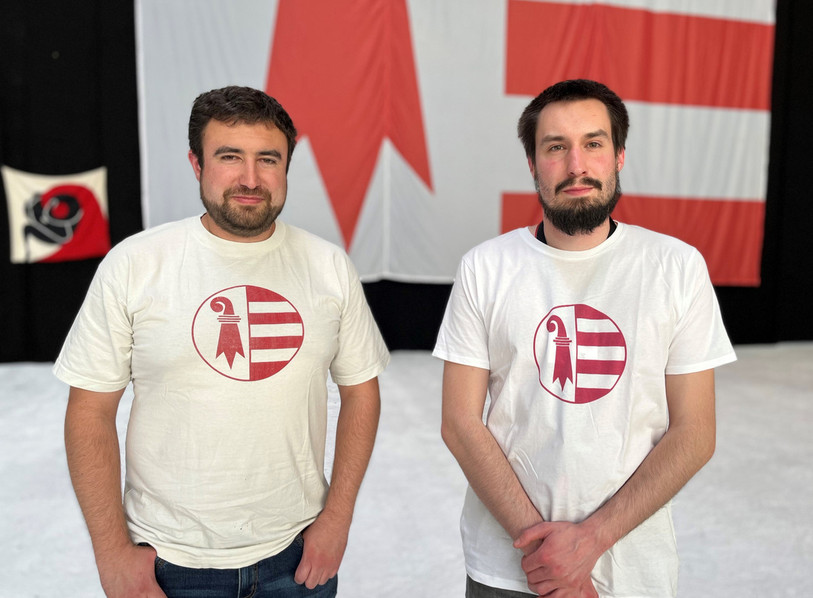 Julien Berthold, sympathisant du Groupe Bélier, et Jonathan Gosteli, animateur principal du mouvement, ont tenu samedi après-midi une conférence de presse.