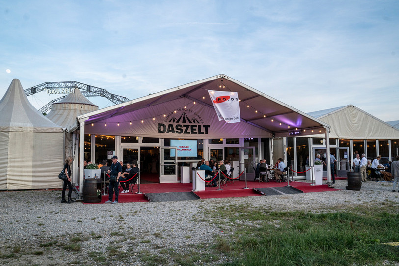 Les 20 ans de l'ouverture de l'Expo.02 ont été célébrés samedi à Nidau. (Photo: DAS ZELT)