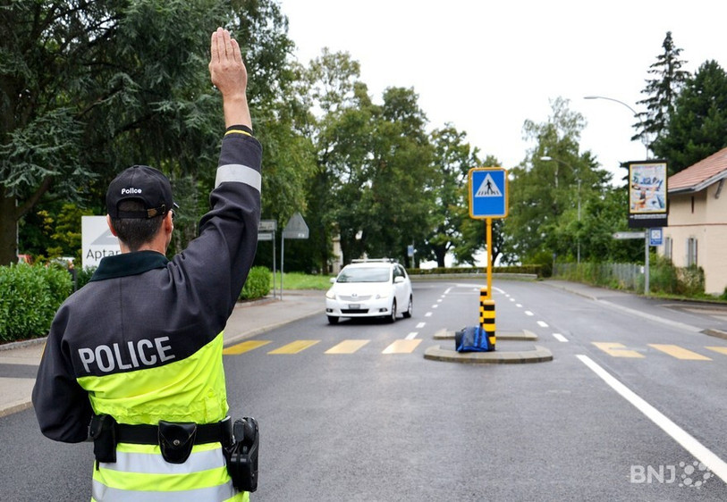 La Police neuchâteloises a procédé à des contrôles sur des routes interdites aux automobilistes à certaines heures. Plus de 40% des véhicules n'avaient rien à faire là. (Photo : archives)