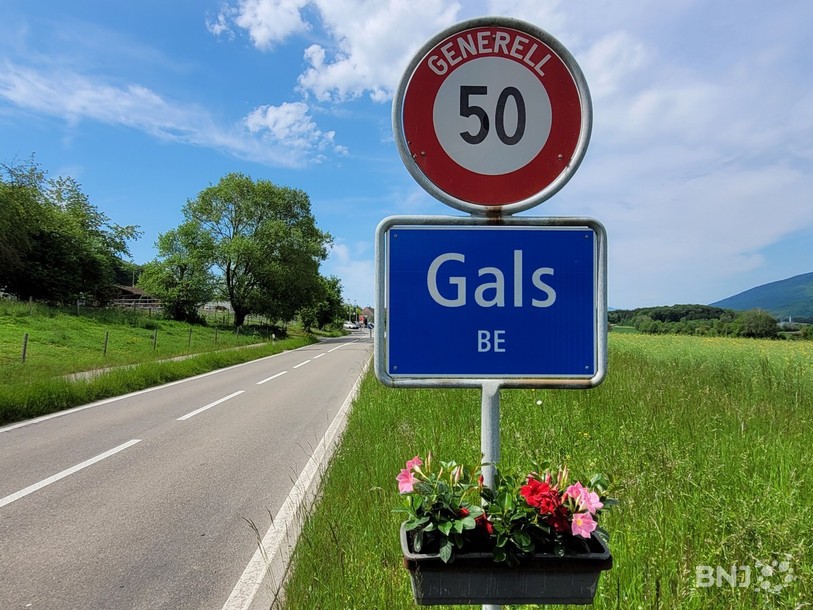 L'entrée de la commune, depuis Erlach.