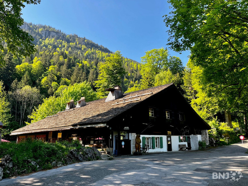 L'emblématique Ferme Robert, au pied du Creux-du-Van, accueille une partie des oeuvres de Robert Hainard.