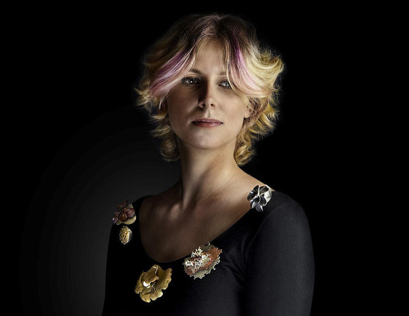 Chaque broche confectionnée par Rose Ebel représente une
expérience de la nature dans le cercle familial. (Photo : EAA)