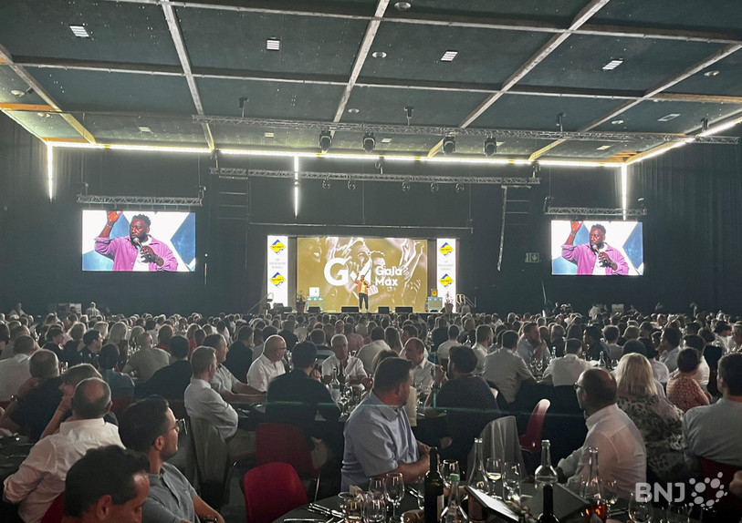 La journaliste Alizée Liechti et l'humoriste Christian Mukuna ont assuré l'animation de ce Gala Max 2022.