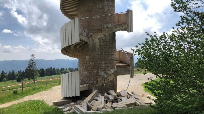 Les photos de la Tour de Moron endommagée ont été partagées généreusement sur les réseaux sociaux et dans les médias ces derniers jours. (Photo : Manuel Hennet)