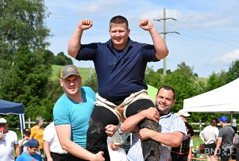 Le lutteur du club de Reichenbach, Josias Wittwer, s'est imposé ce samedi à Courfaivre. (Photo : Georges Henz).