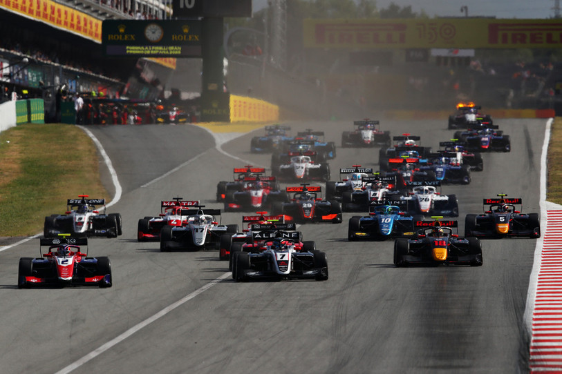 Avec son numéro 8, Grégoire Saucy n'a pas réussi à se dégager du trafic pour gagner des points ce dimanche sur le circuit de Barcelone. (Photo : Joe Portlock - Formula 1/Formula Motorsport Limited via Getty Images).