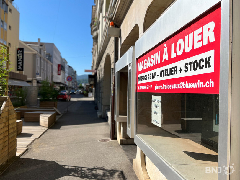 Les panneaux « à louer » fleurissent sur les locaux vides de l’avenue de la Gare. Certains sont là depuis plusieurs années.