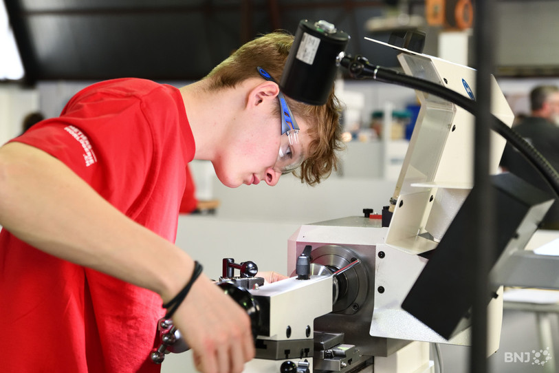 L’accompagnement des jeunes Neuchâtelois dans le monde du travail sera encré dans la loi (photo: archives). 