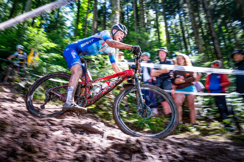 Alexandre Balmer termine septième des championnats d'Europe espoirs de cross-country. (KEYSTONE/MAXIME SCHMID).