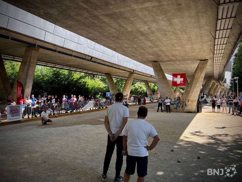 L'équipe de Léman Pétanque (en blanc) a été sacrée championne de Suisse sur les pistes de Sous-le-Pont.