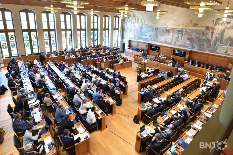 Le Grand Conseil bernois ne veut pas d'un congé parental de 24 semaines. (Photo : Georges Henz)