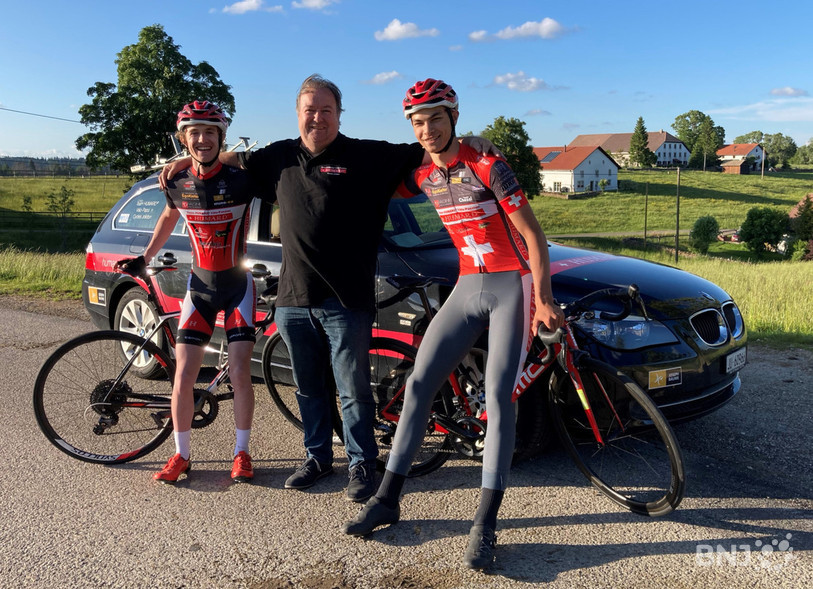 Jocelyn Jolidon (au centre) couve les talents de demain à l'image de Valentin Humair (à gauche) et Victor Benareau au sein du Team Humard Vélo-Passion.