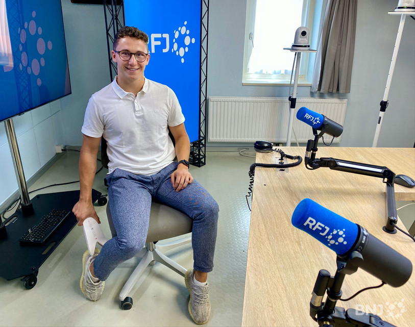 Michaël Marquis avec son appareil BIA pour la prise des mesures corporelles. 