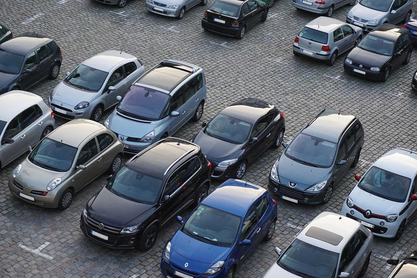 Les trois cas jurassiens se sont déroulés dans un parking public. Photo : Libre de droit.