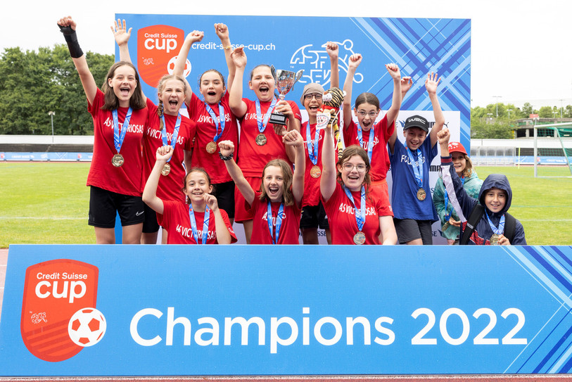 La joie des filles de 8e année de La Baroche (photo : Coupe Crédit Suisse).