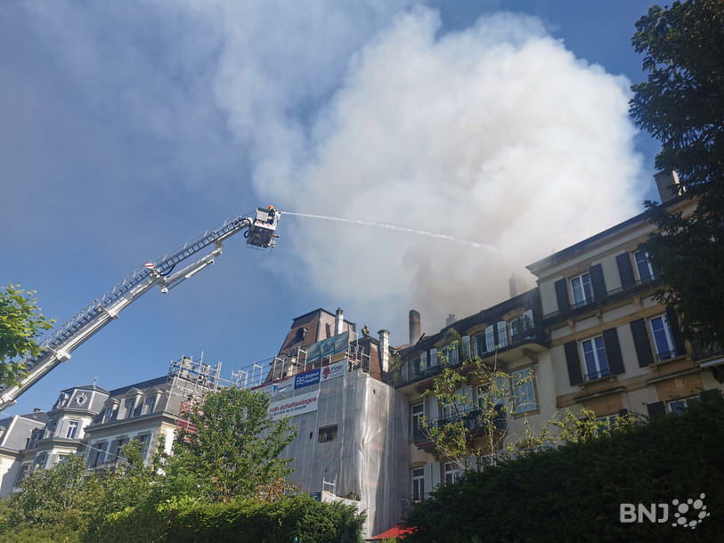 L'important incendie qui s'est déclaré samedi à la rue de l'Evole à Neuchâtel aurait été provoqué par des enfants.