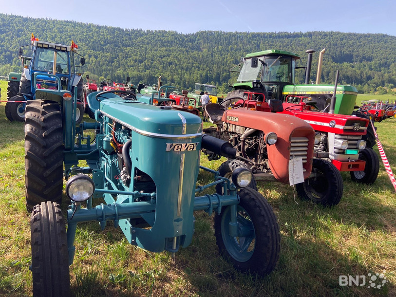 Plus de 400 anciens tracteurs sont exposés tout le week-end à Villeret.
