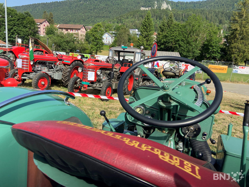 Les visiteurs ont pu admirer des tracteurs de différentes marques ce week-end à Villeret. (Photo: archives)
