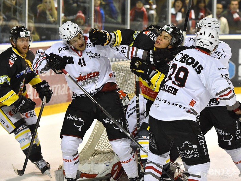 Un vrai match de play-off entre le HC Ajoie de Francis Verreault-Paul et Red Ice d'Aurélien Marti