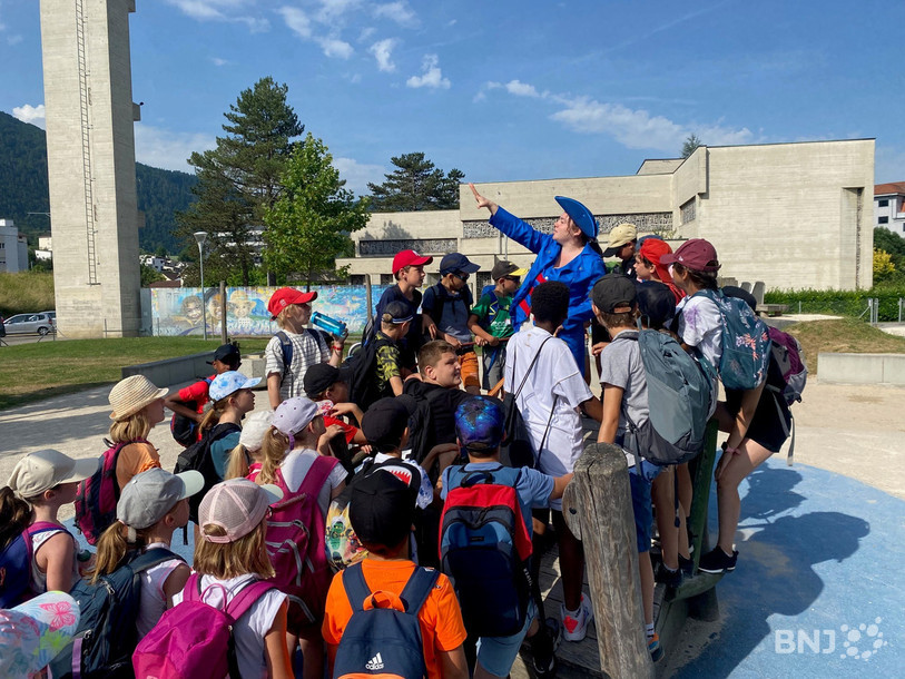 Mardi matin, 200 élèves ont embarqué pour un jeu de piste fantastique à Moutier. Un voyage qui les a mené à l'ancien stand où une représentation théâtrale les attendait.