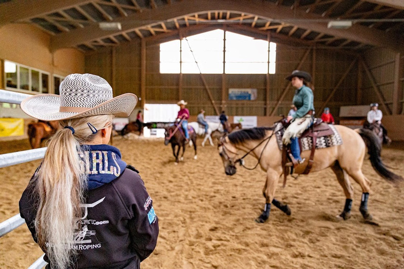 Cowgirls et cowboys ont rendez-vous ce week-end à Tramelan. (Photo : Kelly Rickards).
