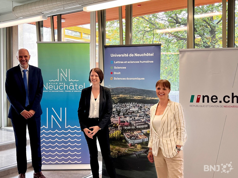 Le recteur de l'UniNE, Kilian Stoffel, la conseillère d’État en charge de l'éducation, Crystel Graf et la conseillère communale de la Ville de Neuchâtel, Violaine Blétry-de-Montmollin.