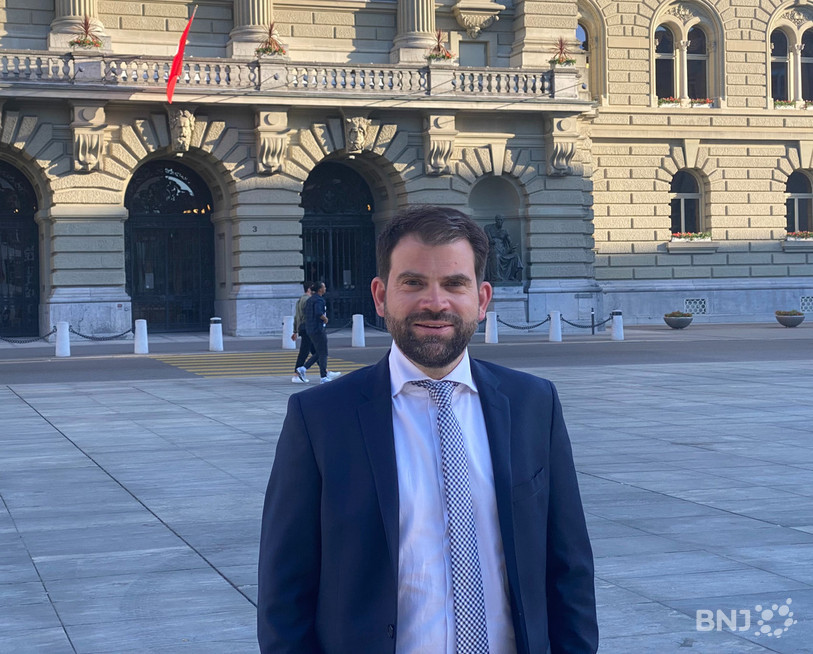 Le chef du groupe parlementaire, le Neuchâtelois Damien Cottier, devant le Palais fédéral. (Photo d'archive)