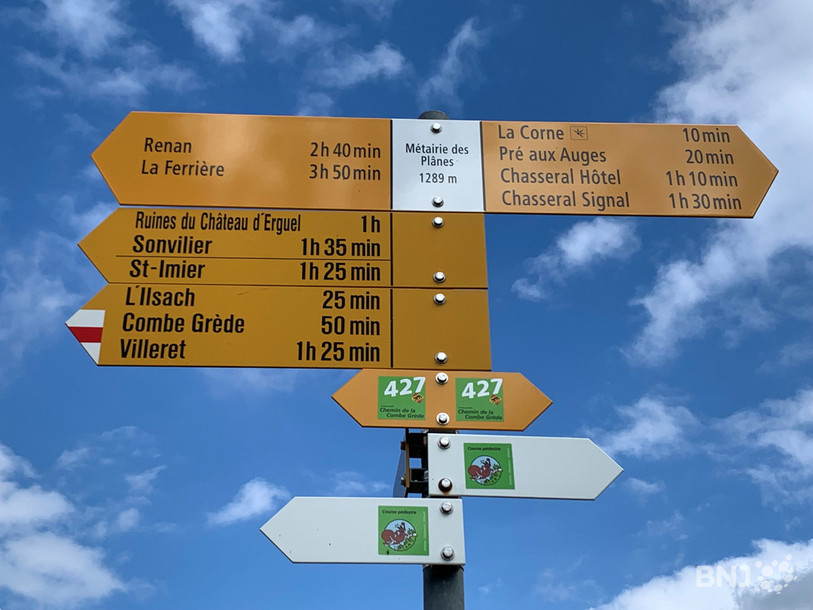 Les nouveaux parcours locaux sont balisés selon les normes de Suisse Rando. Ici, le chemin de la Combe Grède avec son numéro 427.