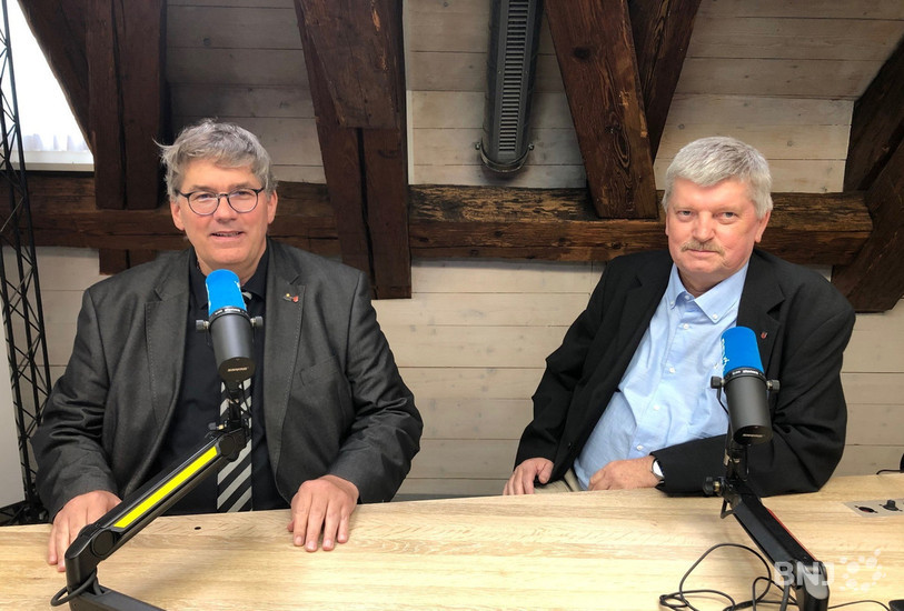 Le député-suppléant PLR Pierre Chételat (à gauche) et le député CS-POP Rémy Meury ont échangé leurs vues sur les mesures de lutte contra la pauvreté dans le Jura, ce mercredi dans Pure Politique.