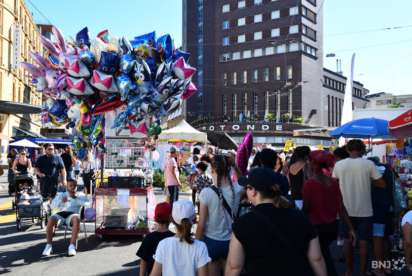 La Braderie a attiré les foules ce week-end à Bienne. (Photo : Georges Henz).