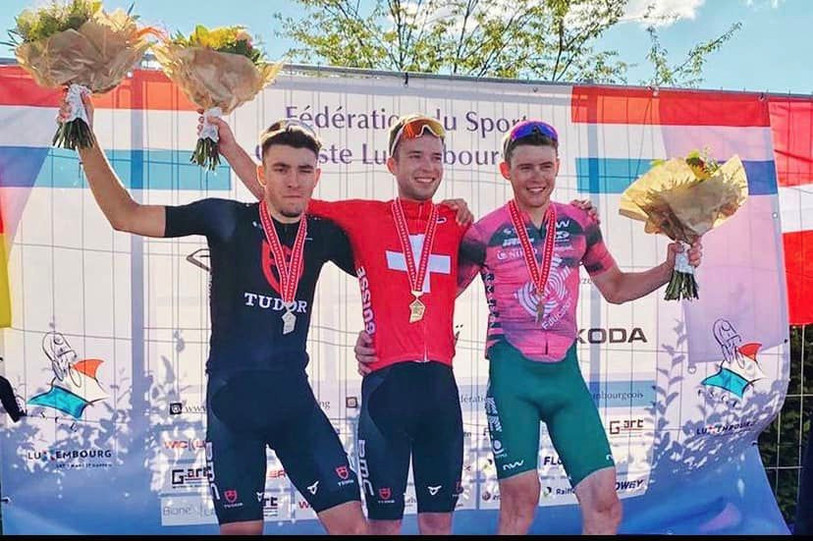 Le podium suisse U23 du championnat des Trois Nations. De gauche à droite, Arnaud Tendon, Nils Brun et Felix Stehli. (Photo : Facebook/ Arnaud Tendon)