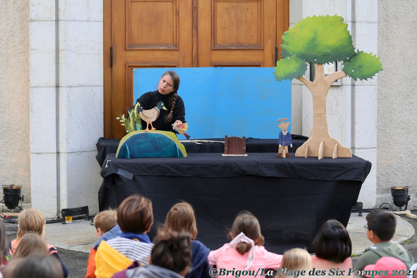 Le collectif « Les cris de l’asphalte » jouera Pierre et le loup devant l'Hôtel-Dieu samedi et dimanche. Photo: Brigou /La Plage des Six pompes 2021.