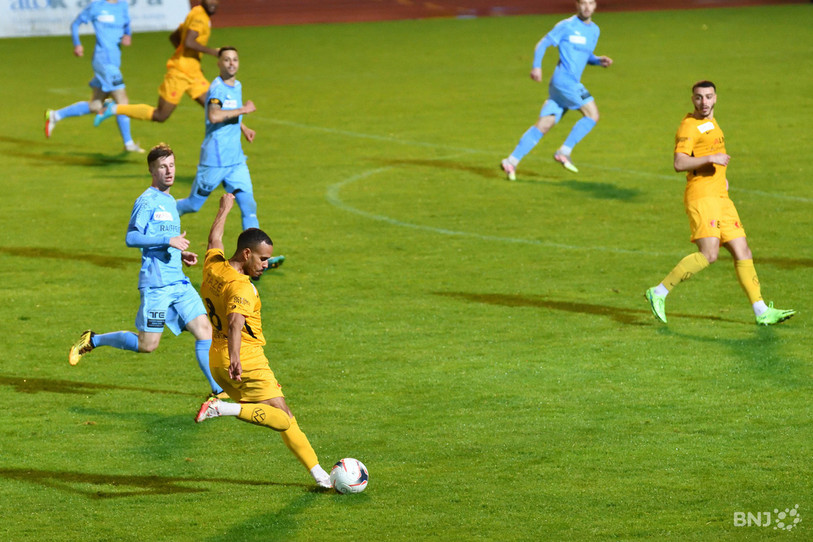 Les SR Delémont et le FC Bassecourt se croiseront deux fois en championnat et une fois en qualification pour la Coupe de Suisse. (Photo : Georges Henz)