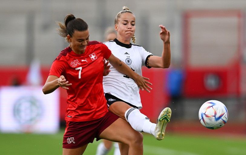 Riola Xhemaili et les Suissesses entameront leur tournoi samedi face au Portugal. (Photo : dpa/Hendrik Schmidt)