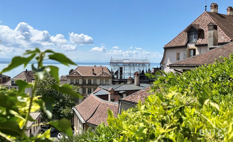Vu de loin, la structure métallique paraît impressionnante.