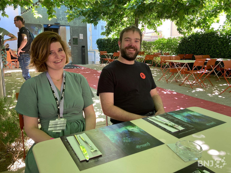 Marie (de Paris) et Robin (de Lausanne) sont des fidèles festivaliers qui n'hésitent pas à poser une semaine de vacances pour participer au NIFFF. 