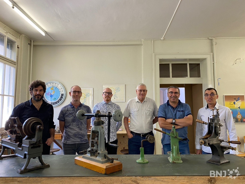 Une équipe de passionnée a été constituée pour sauvegarder le patrimoine horloger du village. De gauche à droite : Bruce Rennes, Thierry Gagnebin, Benjamin Mercier, Philippe Béguelin, Richard Vaucher et Stefano Rastelletti.