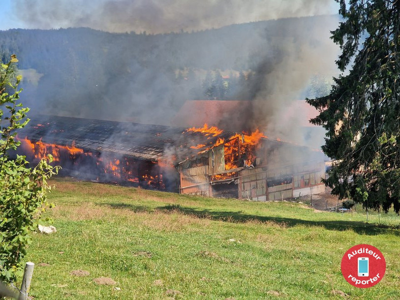 Un incendie s'est déclaré vendredi près du lac des Taillères.