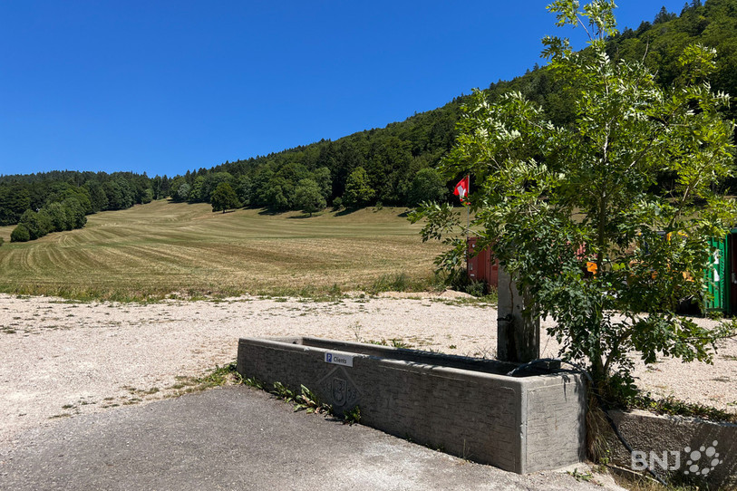 Dans le canton de Neuchâtel, l'un des rares lieux d'hébergement privés pour les campeurs se trouve à Villiers, à côté de la Métairie de Clémesin.
